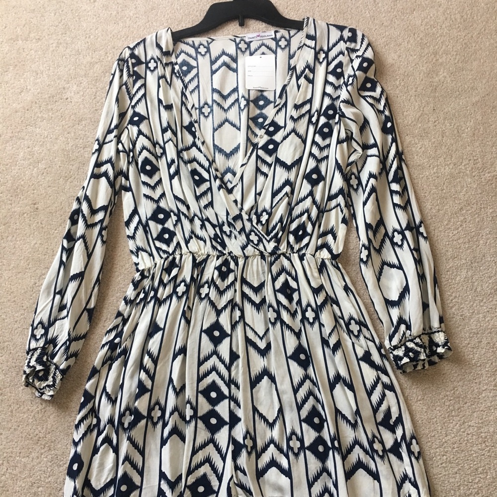 Long sleeve romper. NWT 🌻 - Picture 2 of 3